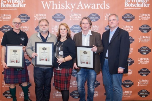 Die Gewinner in der Kategorie Best Shop bei den Germany's Best Whisky Awards 2015 (v.l.n.r.): Uwe Lauinger von Victor Rieger in Villingen-Schwenningen (Platz 2), Ingo Kirchhoff von Whisky and more in Bremen sowie Gregor Nacke und Marc Glissmann vom Cadenhead’s Whisky Market in Köln.
