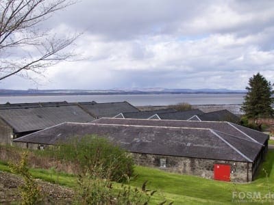 Glenmorangie - Lagerhäuser mit Dornoch Firth