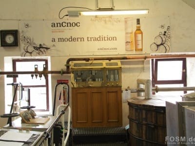 Knockdhu - Spirit Safe mit Werbung