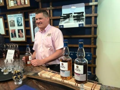 Glen Moray - Graham an der Shop-Bar