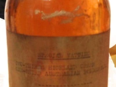 Flasche von 1920 mit 40 jährigem Ardmore (d.h. der Whisky ist von 1880)