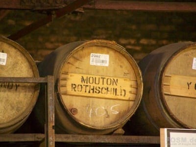 Mouton Rothschild Fässer im Lager von Bruichladdich