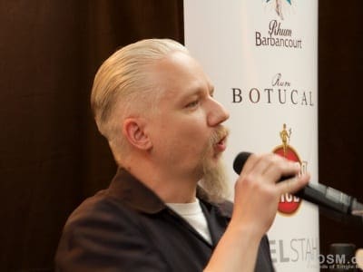 Richie führt uns in die Geheimnisse des Cocktail-Mixens ein